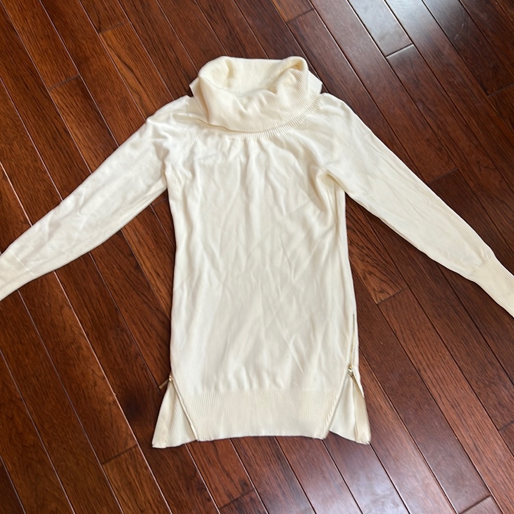 Light sweater, no tags, i wear it ones